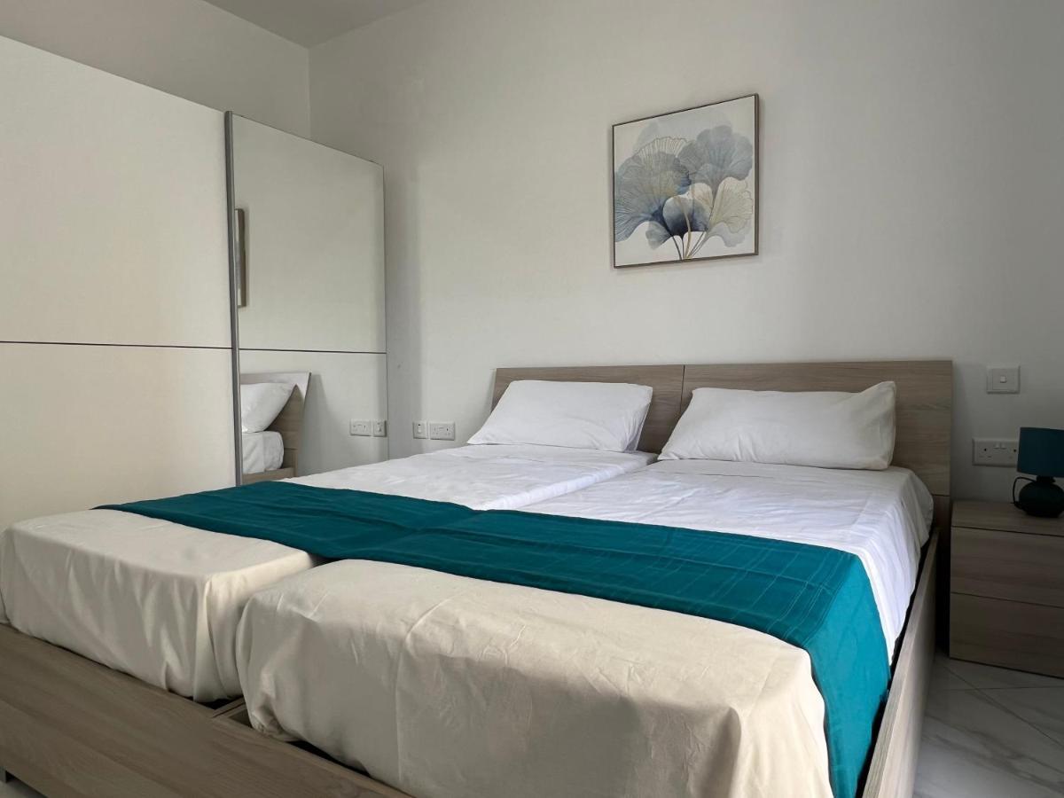 Condo With Patio Overlooking Piazza Gzira Buitenkant foto