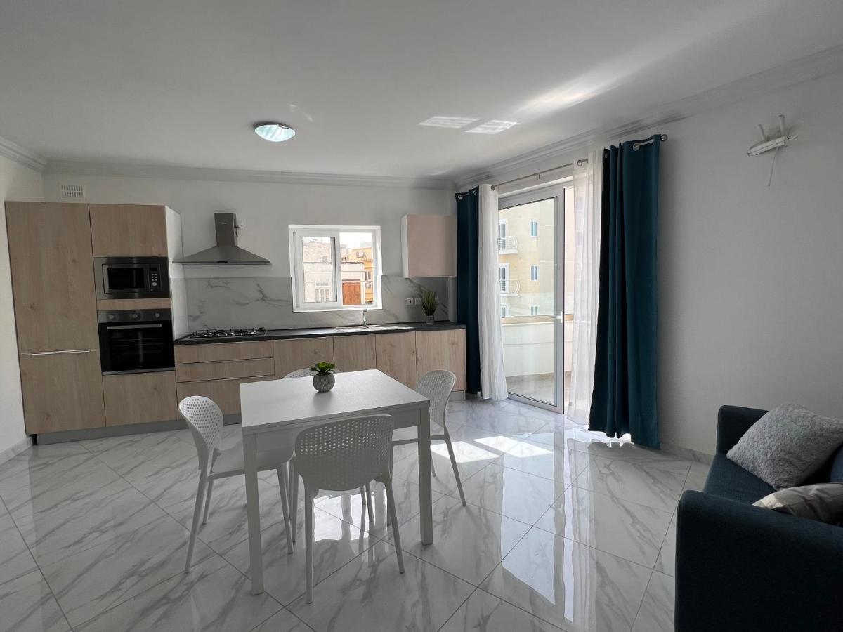 Condo With Patio Overlooking Piazza Gzira Buitenkant foto