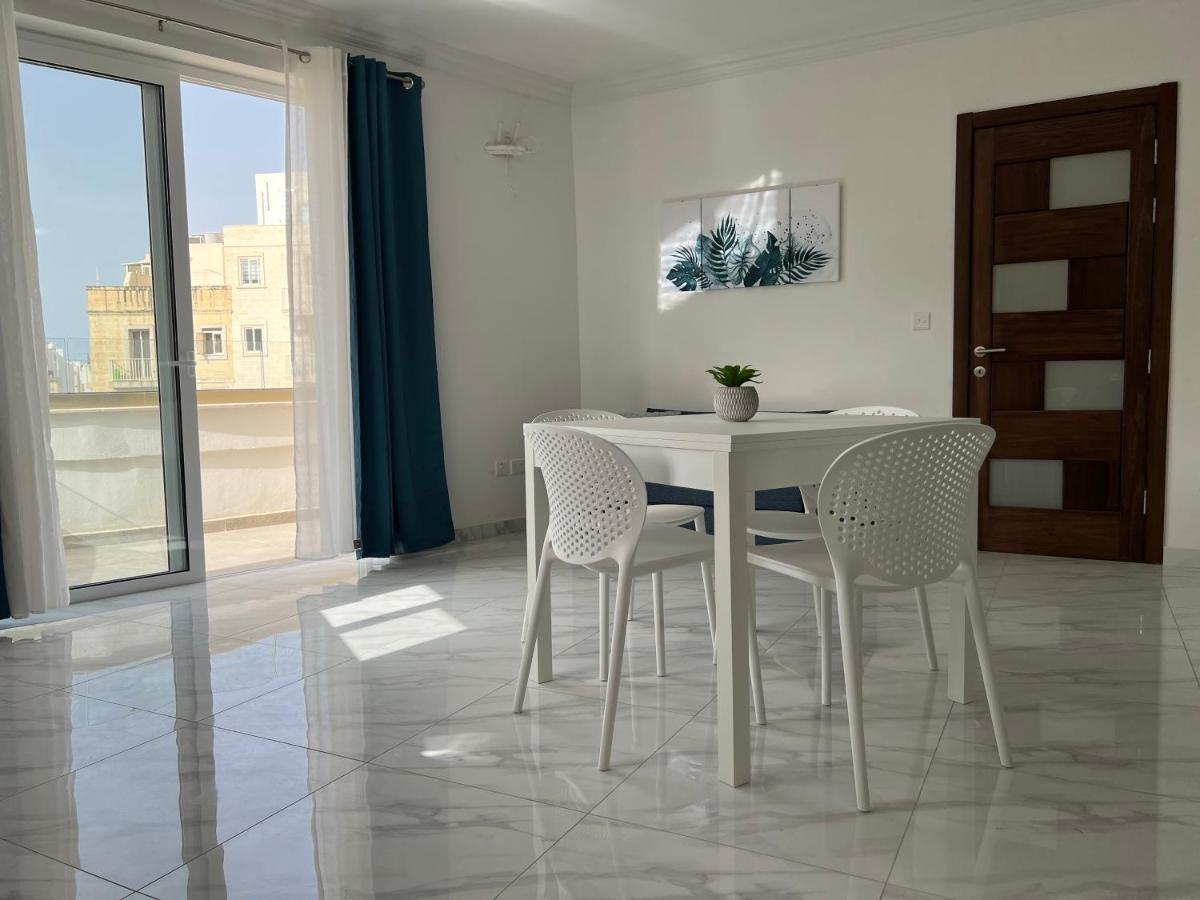 Condo With Patio Overlooking Piazza Gzira Buitenkant foto
