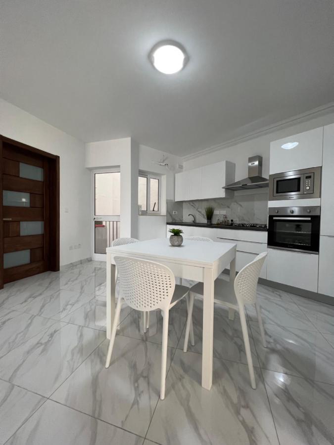 Condo With Patio Overlooking Piazza Gzira Buitenkant foto