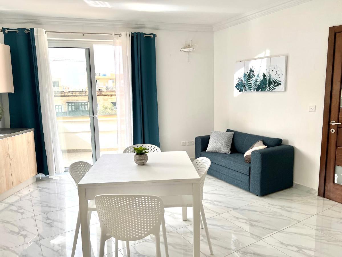 Condo With Patio Overlooking Piazza Gzira Buitenkant foto